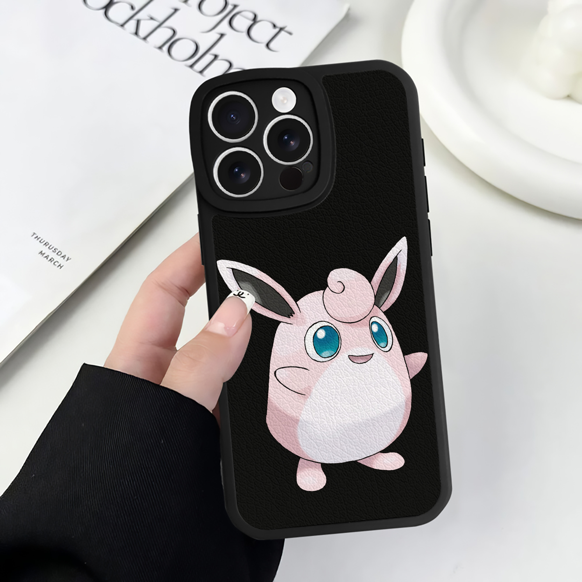 （画像用） ポケットモンスター Pokémon 【iPhone 16シリーズ対応】シリコンスマホケース（レザー調） 材質：シリコン